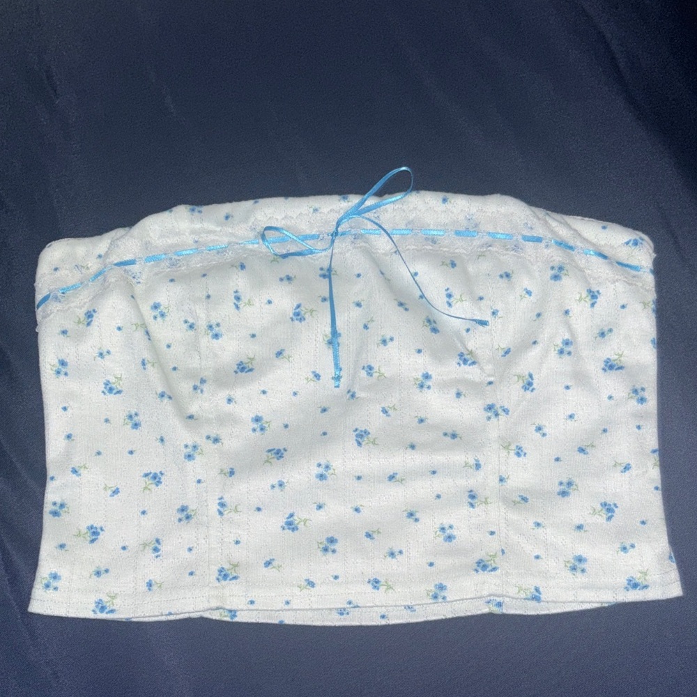 Forever 21 White and Blue Floral Crop Top